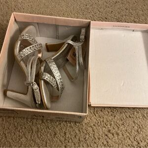 11-6 GIRL DRESS HEEL SANDAL